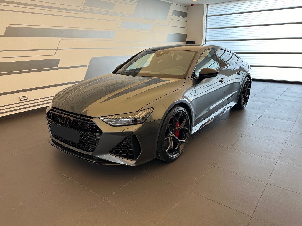 Audi RS7 Sportback Performance | skladem | nové české auto | ihned k předání | V8 biturbo 630 koní | šedá Daytona metalíza | černá alcantara | keramické brzdy | max výbava | VIP sleva | nákup online | sportovní 4-dveřové coupé | AUTOiBUY.com